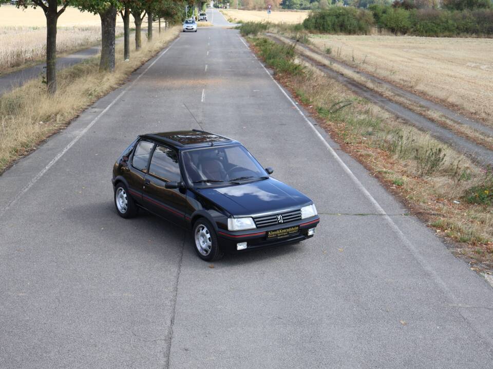 Obraz 9/56 pojazdu Peugeot 205 GTi 1.9 (1991)