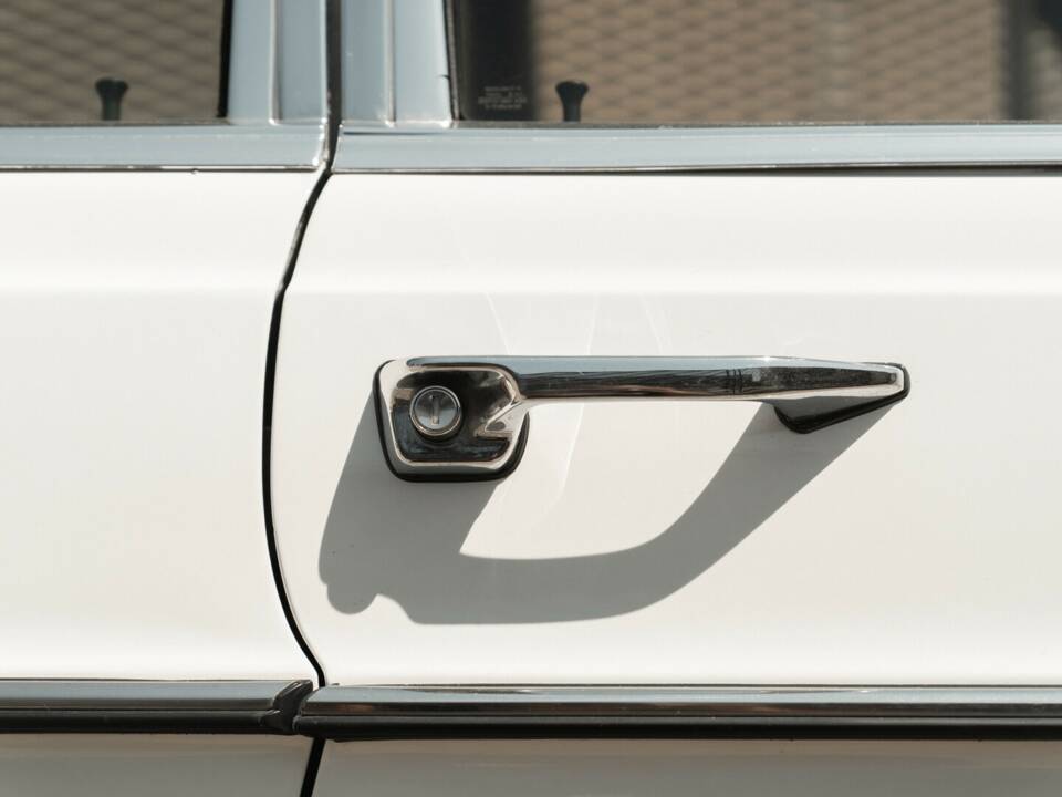 Image 11/34 of Mercedes-Benz 300 SEL 3.5 (1971)