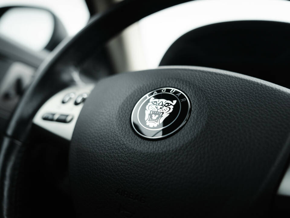 Image 19/33 of Jaguar XKR (2008)