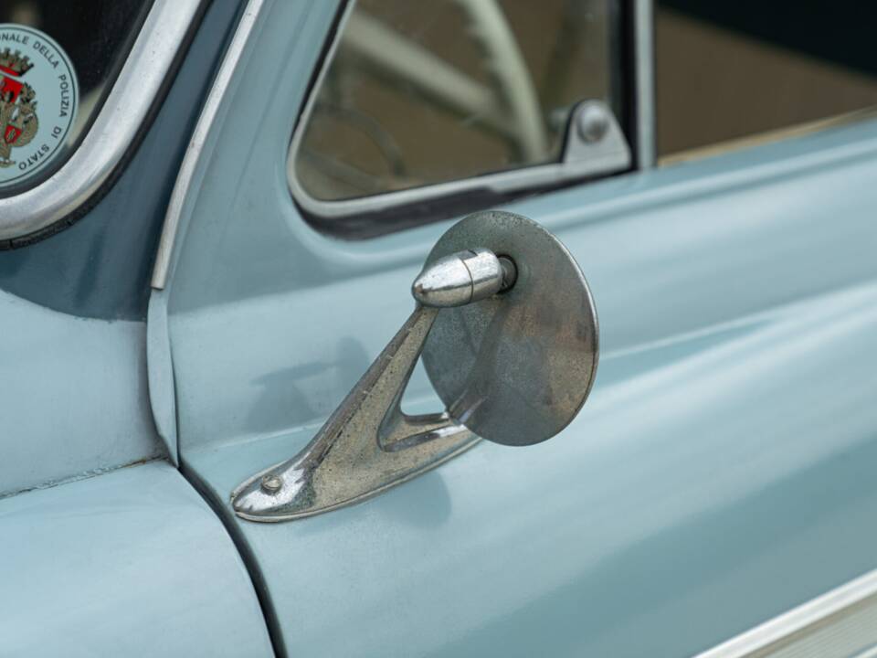 Image 18/50 of SIMCA Aronde P 60 Monthléry Spéciale (1960)
