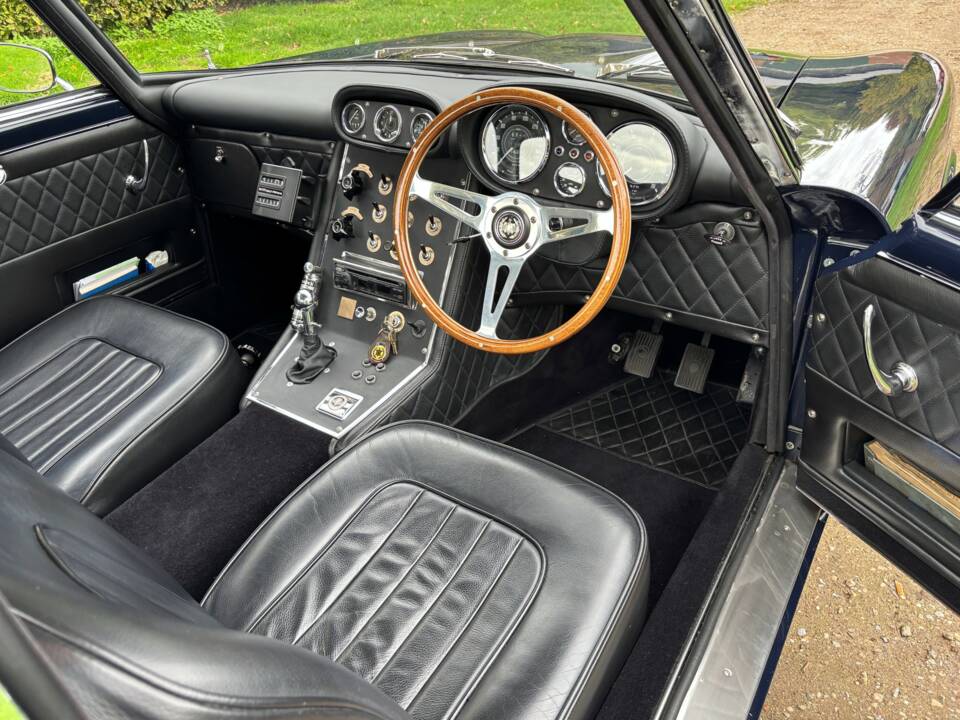 Image 6/28 of Gordon-Keeble GT (1965)