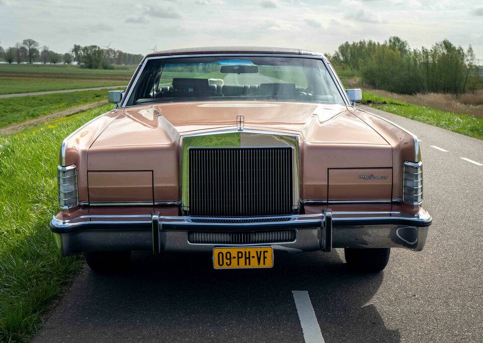 Image 5/8 of Lincoln Continental Town Car (1979)
