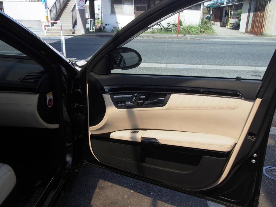 Bild 12/35 von Mercedes-Benz S 600 L (2008)