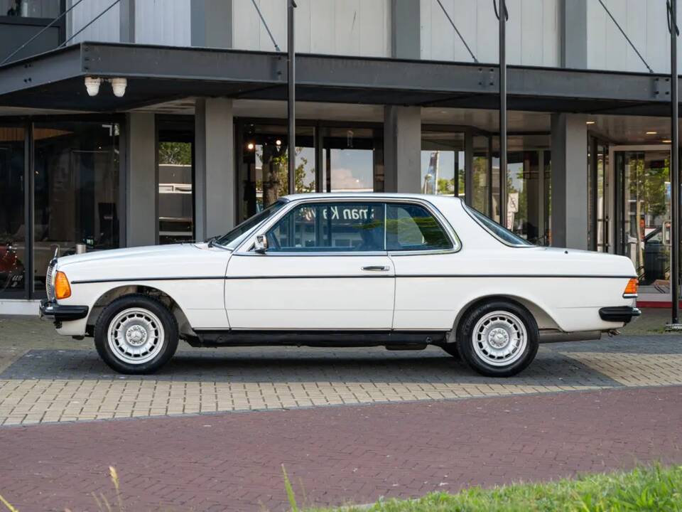 Image 1/62 of Mercedes-Benz 280 CE (1982)