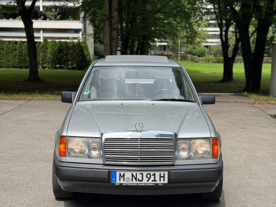 Image 4/32 of Mercedes-Benz 230 E (1987)