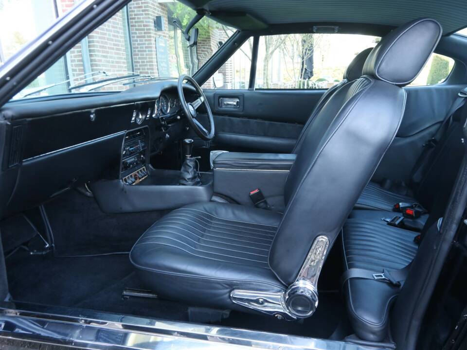 Image 31/50 of Aston Martin DBS V8 (1972)