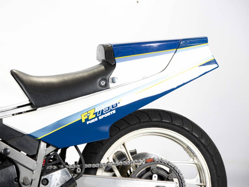 Bild 15/50 von Yamaha FZ 750 (1986)
