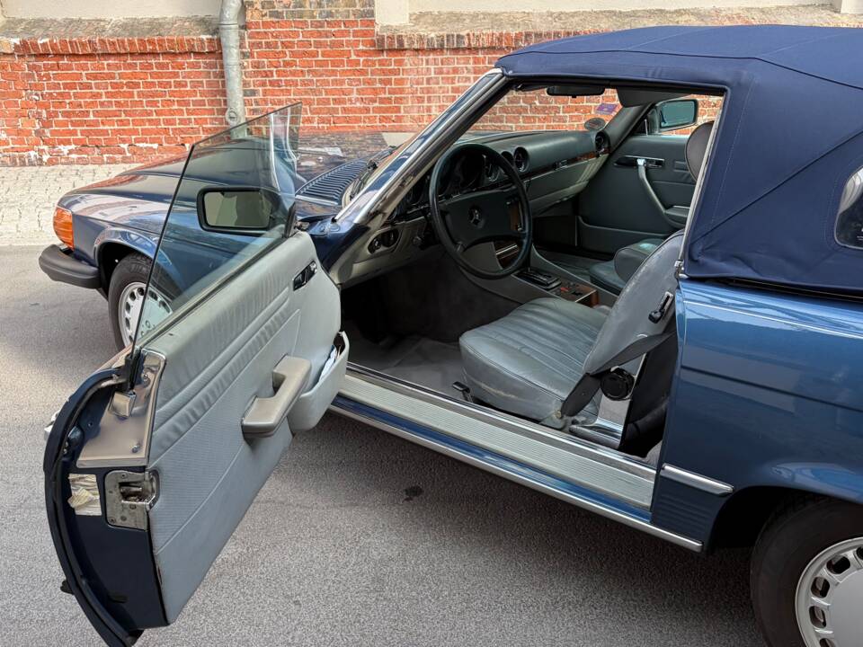 Image 37/88 of Mercedes-Benz 380 SL (1984)