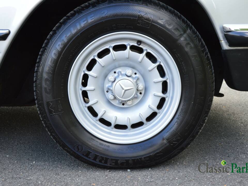 Image 14/50 de Mercedes-Benz 500 SL (1985)