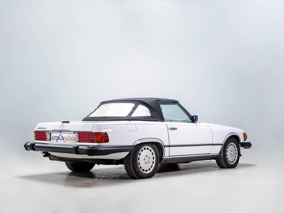 Image 23/48 of Mercedes-Benz 560 SL (1988)