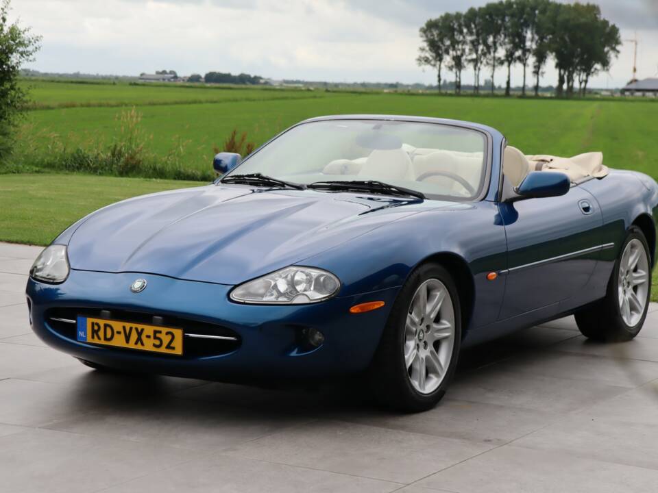 Image 30/50 de Jaguar XK8 4.0 (1997)