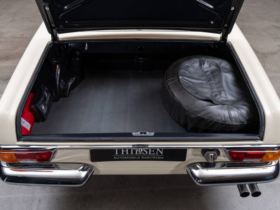 Image 20/41 of Mercedes-Benz 280 SL (1969)