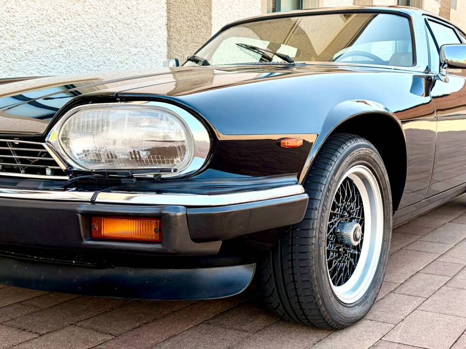 Image 4/17 of Jaguar XJS 5.3 V12 (1985)