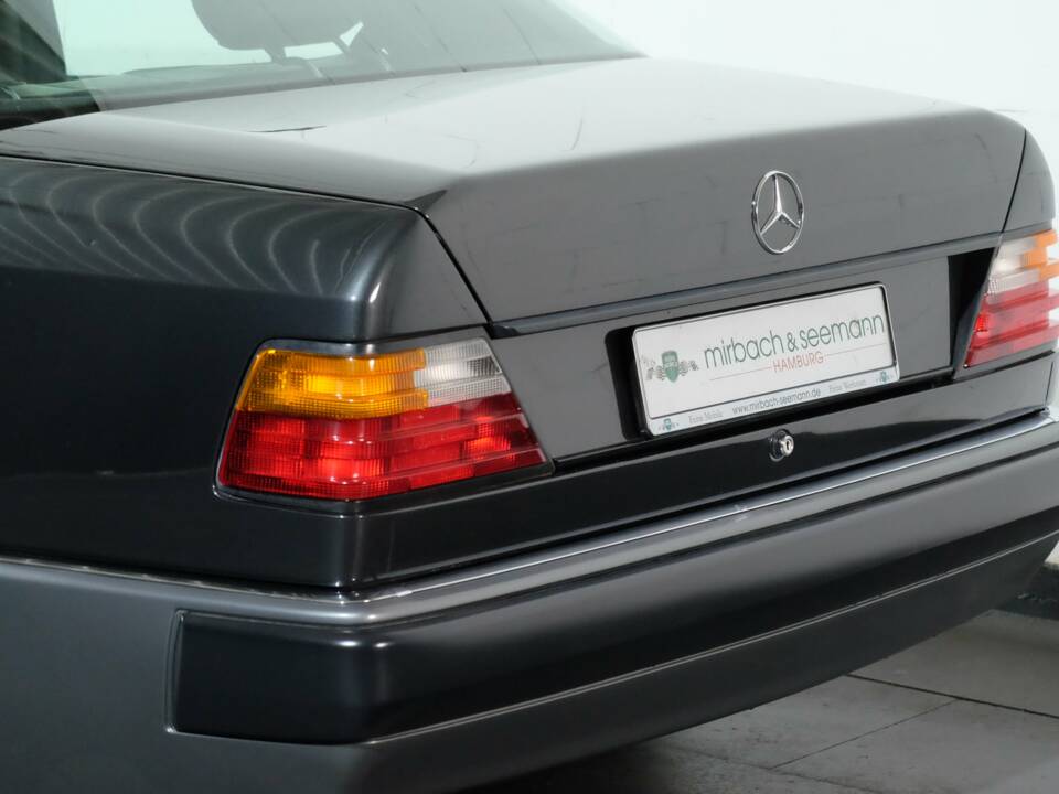 Bild 32/40 von Mercedes-Benz E 500 (1993)