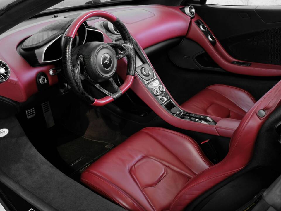Bild 20/50 von McLaren 650S Spider (2016)