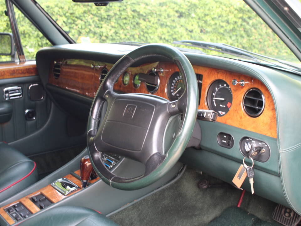 Image 17/57 de Bentley Turbo R (1995)