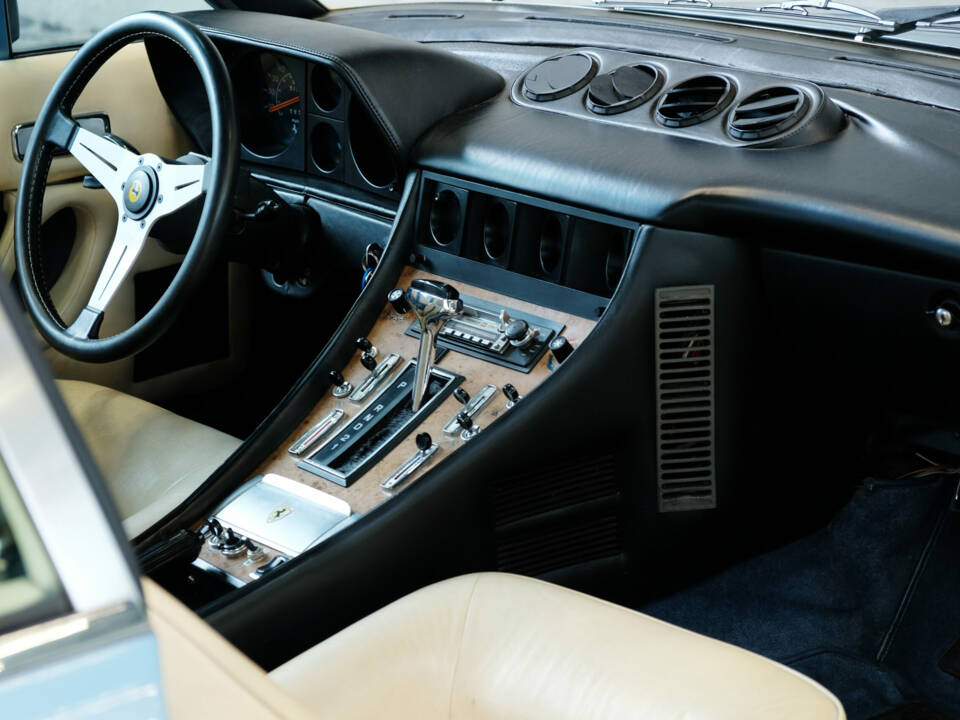 Image 14/24 of Ferrari 400i (1981)