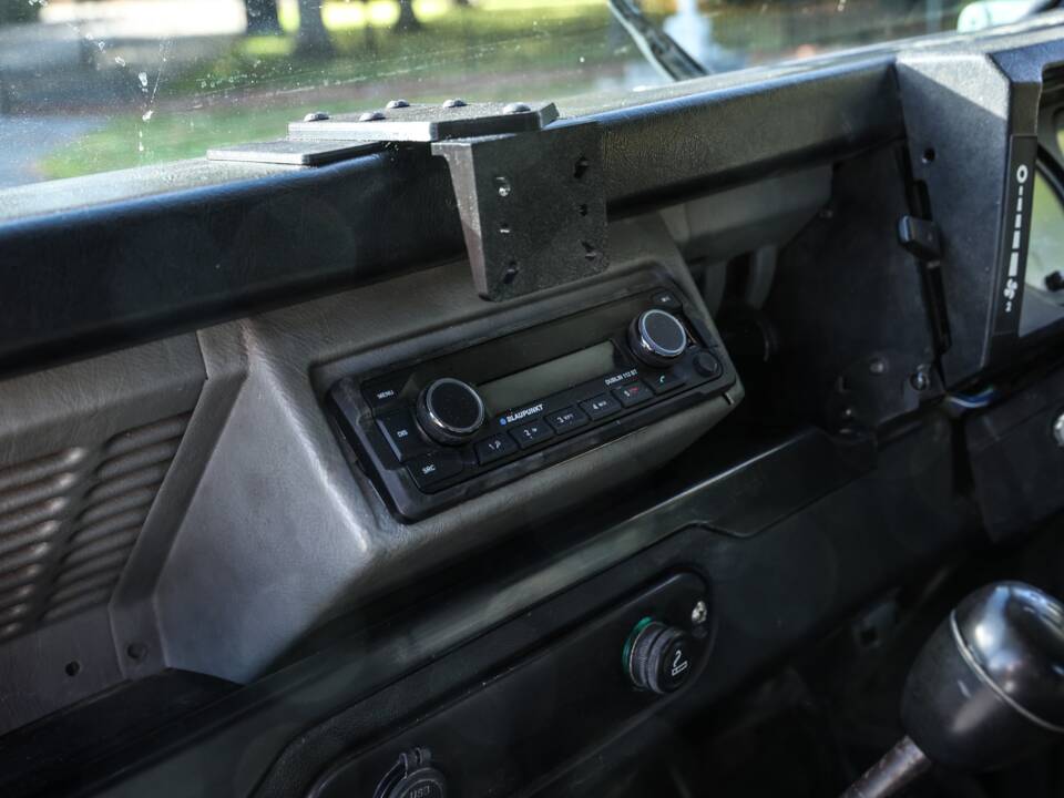 Image 14/21 de Land Rover Defender 90 Td5 (1999)