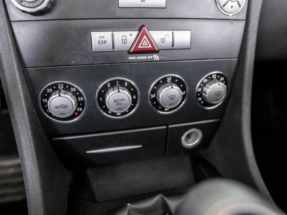 Image 24/50 of Mercedes-Benz SLK 200 Kompressor (2004)