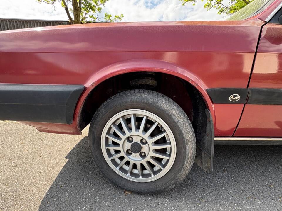 Image 5/32 of Audi 80 1.6 (1986)