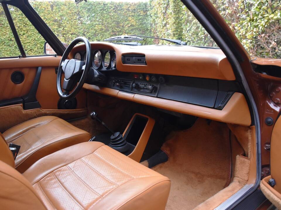 Image 24/37 de Porsche 911 Carrera 3.0 (1977)