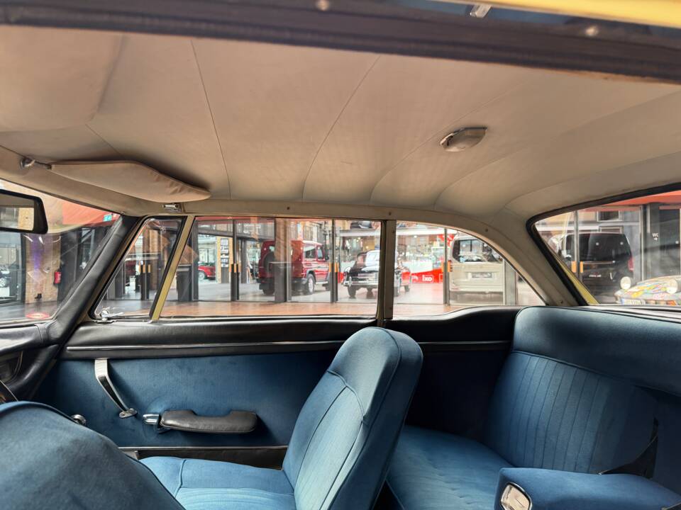 Bild 19/36 von Peugeot 404 Coupé (1966)