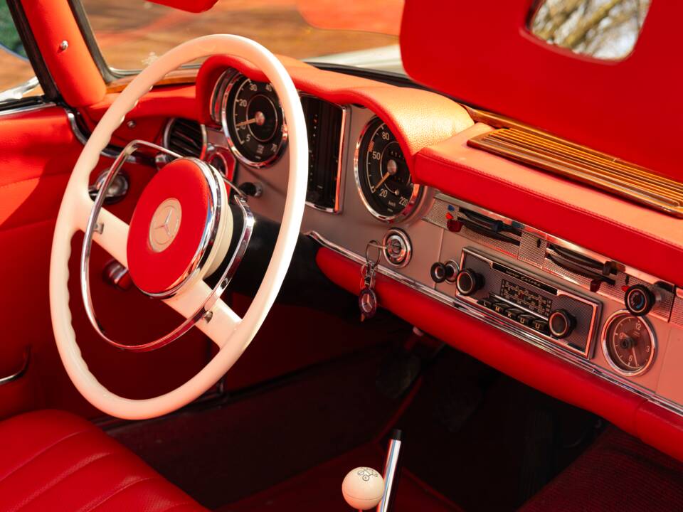 Image 9/20 de Mercedes-Benz 230 SL (1965)