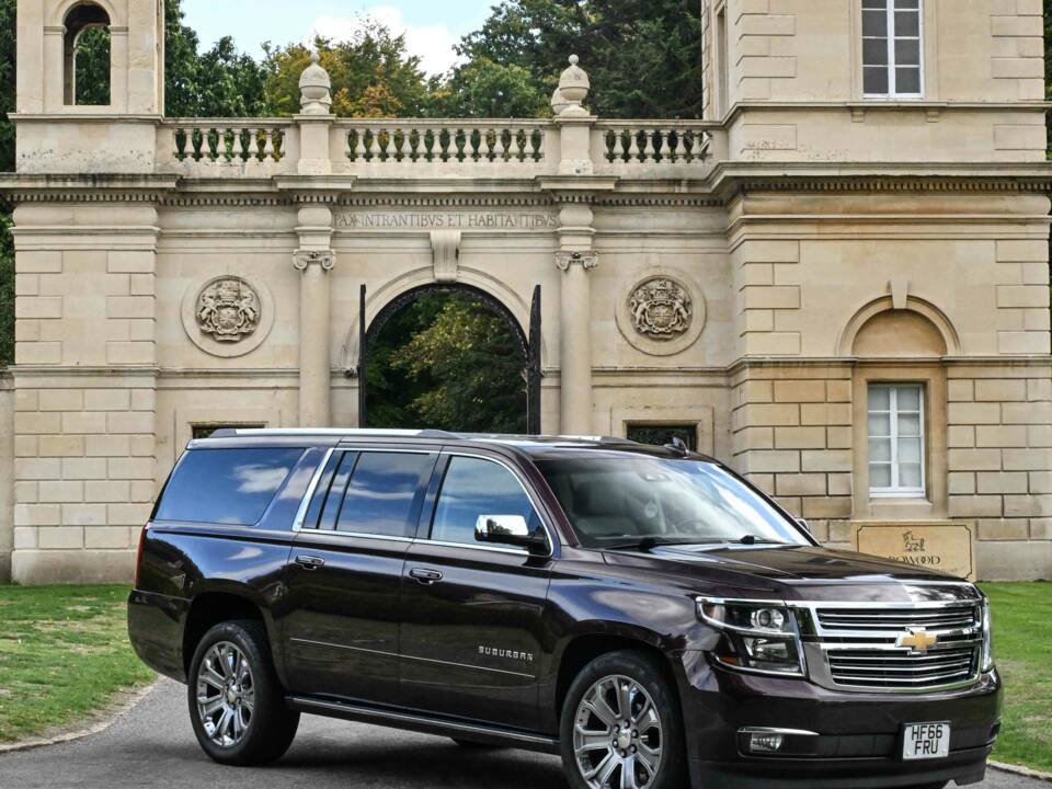 Image 18/50 of Chevrolet Suburban (2017)