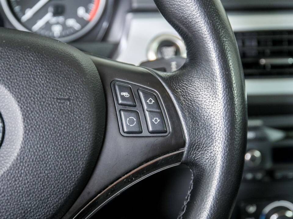 Afbeelding 16/50 van BMW 325i (2007)