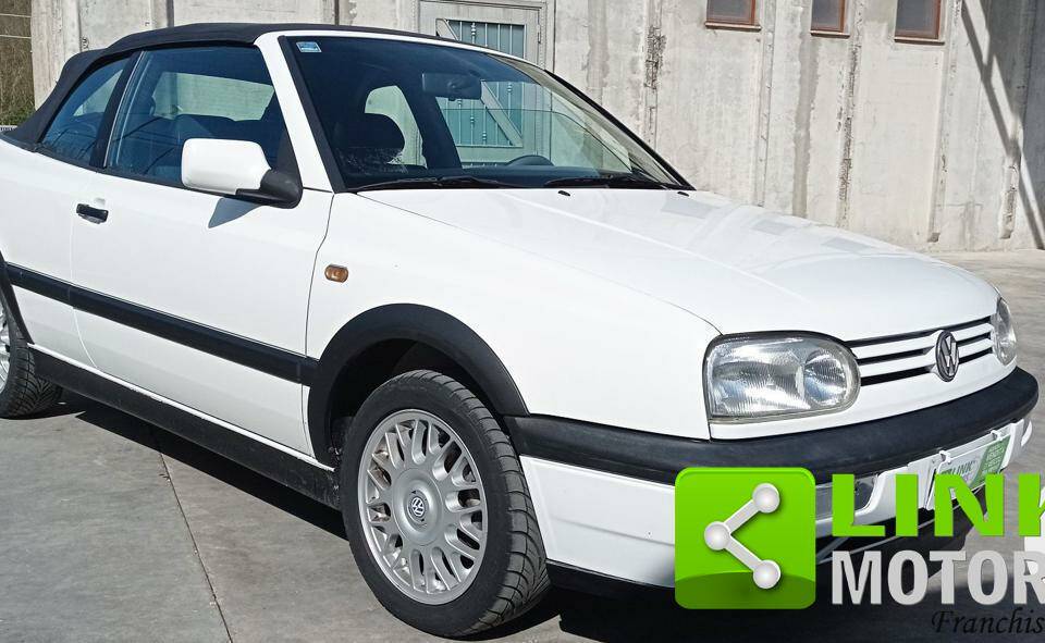 Immagine 4/10 di Volkswagen Golf III Cabrio 1.6 (1997)