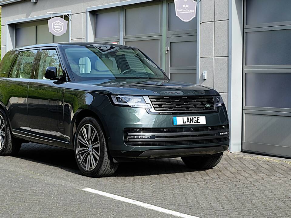 Image 61/61 of Land Rover Range Rover D350 (2025)