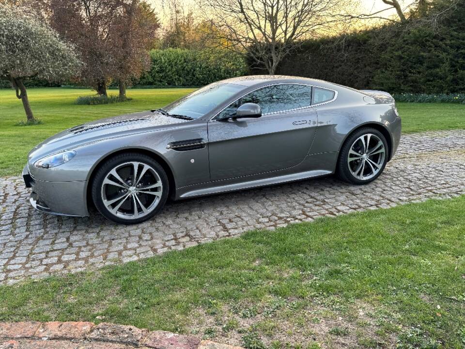 Afbeelding 47/49 van Aston Martin V12 Vantage (2009)