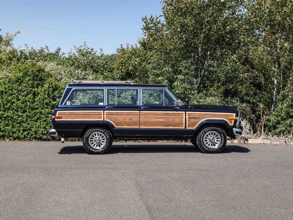 Bild 12/44 von Jeep Grand Wagoneer (1988)