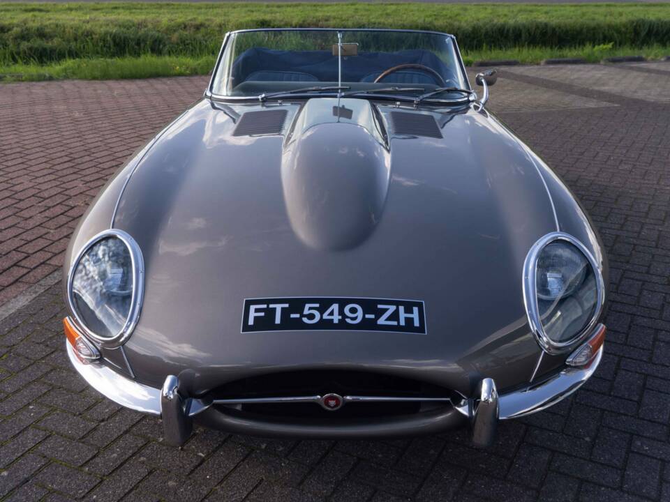 Immagine 4/8 di Jaguar E-Type 4.2 (1965)