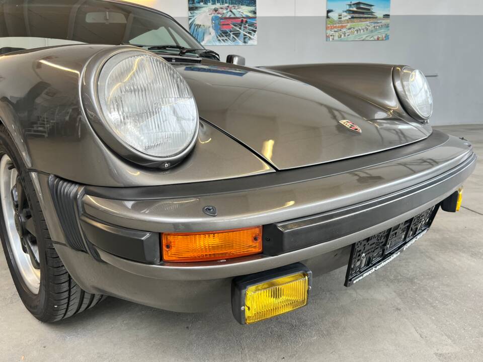 Image 29/71 de Porsche 911 SC 3.0 (1983)