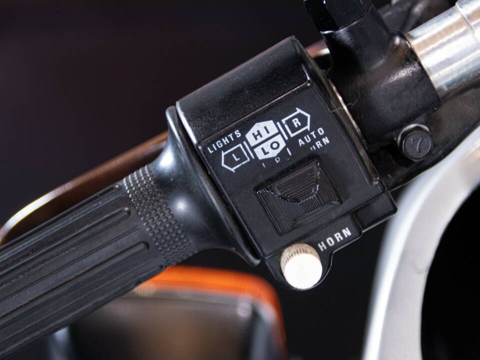 Bild 18/50 von Suzuki DUMMY (1982)