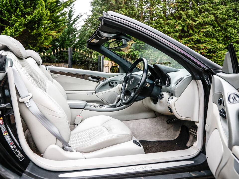 Immagine 45/46 di Mercedes-Benz SL 65 AMG (2005)