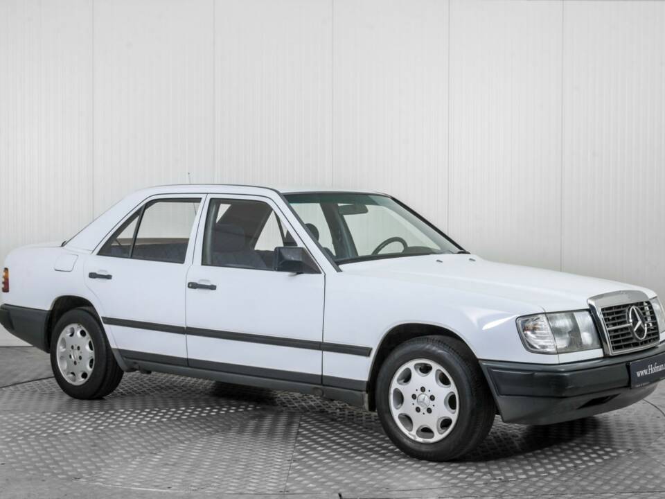 Image 7/50 of Mercedes-Benz 200 (1986)