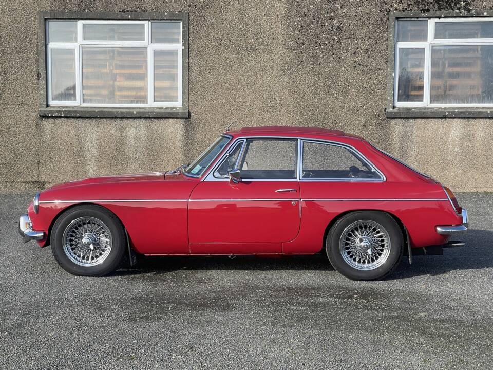 Image 2/11 de MG MGC GT (1969)