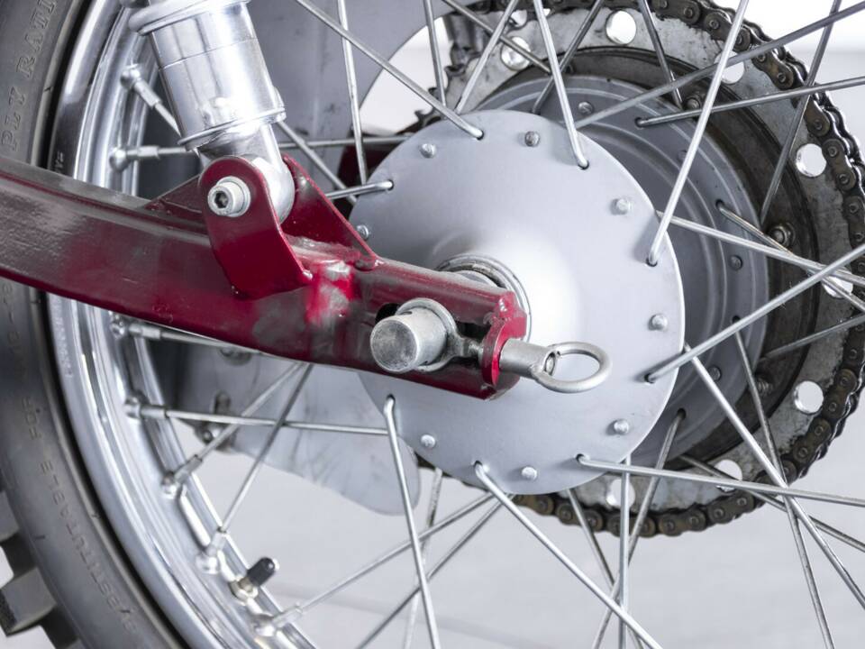 Image 23/50 of SWM DUMMY (1972)