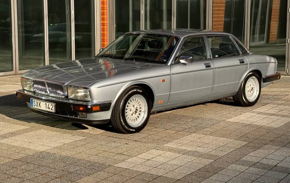 Image 5/29 de Daimler Double Six (1993)