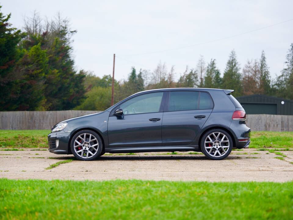 Image 2/50 of Volkswagen Golf VI GTI (2011)