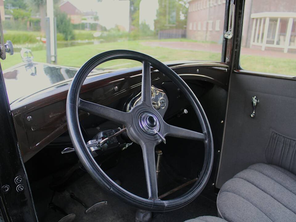 Image 28/55 of Ford Model A Tudor Sedan (1931)