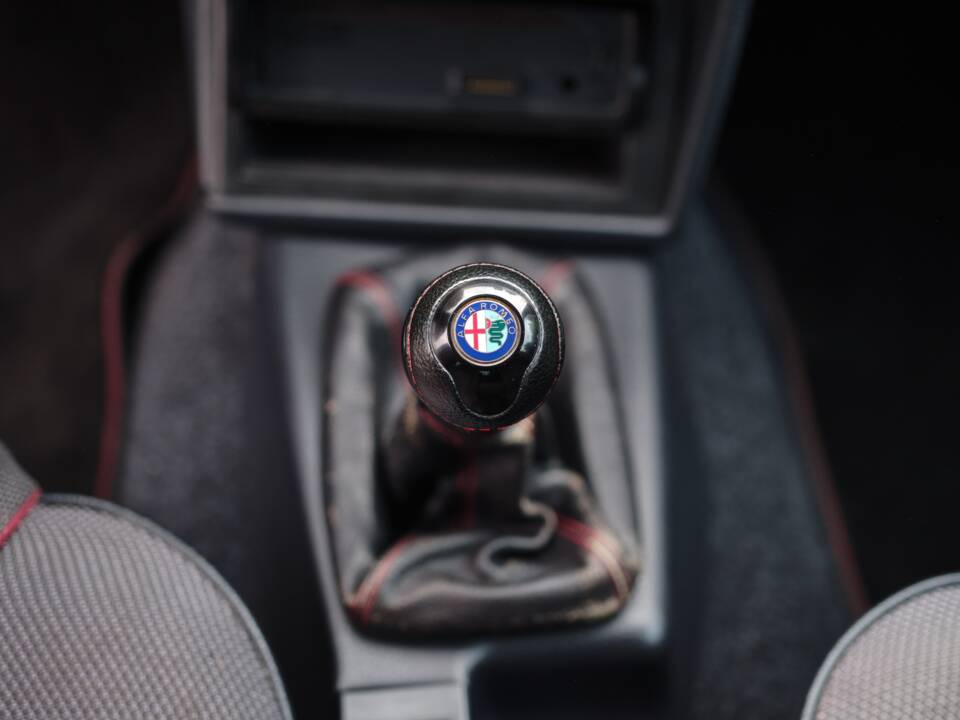 Imagen 31/50 de Alfa Romeo 155 2.5 TD (1998)