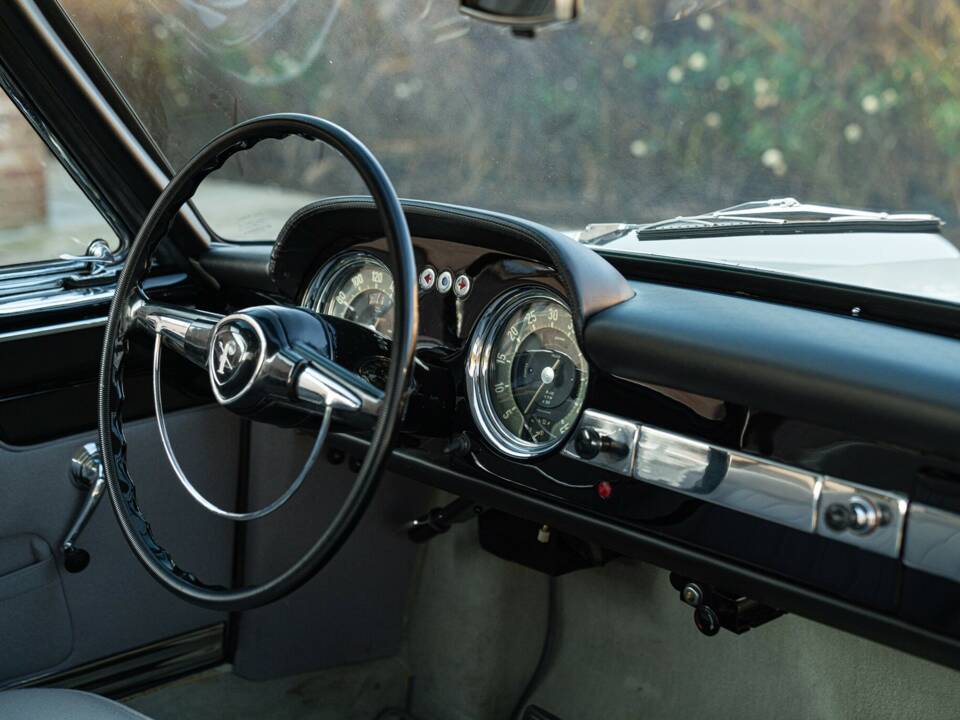 Imagen 46/50 de Lancia Flaminia Coupe Pininfarina (1961)