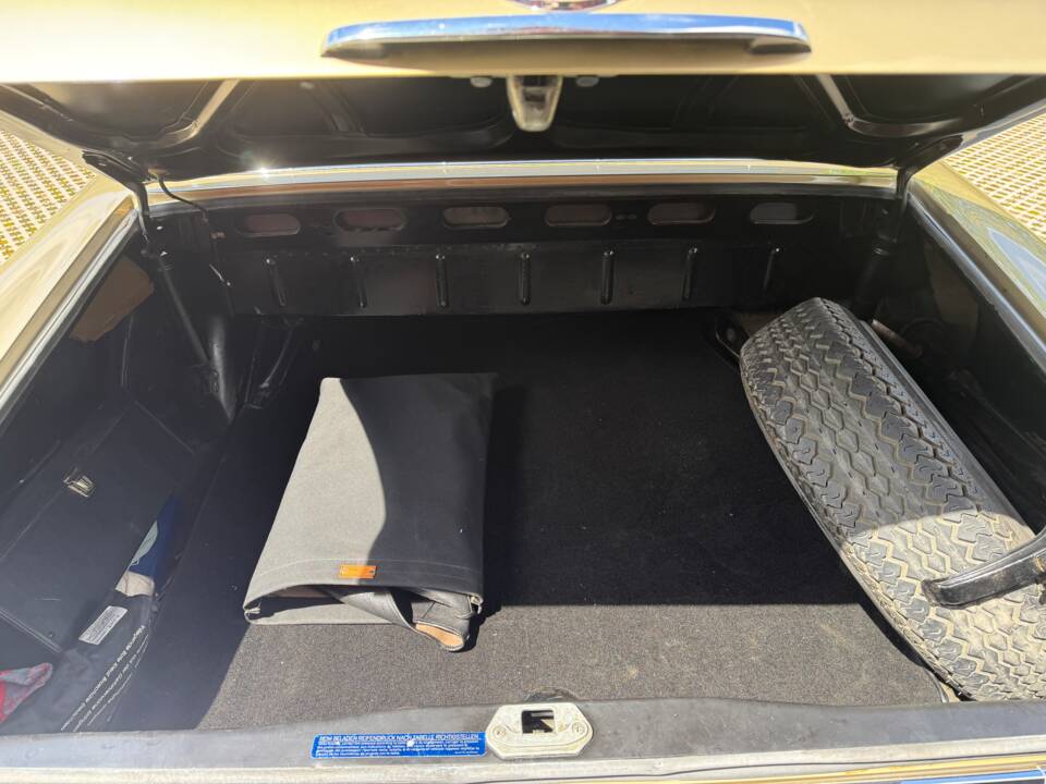 Image 15/39 de Mercedes-Benz 280 SE (1968)