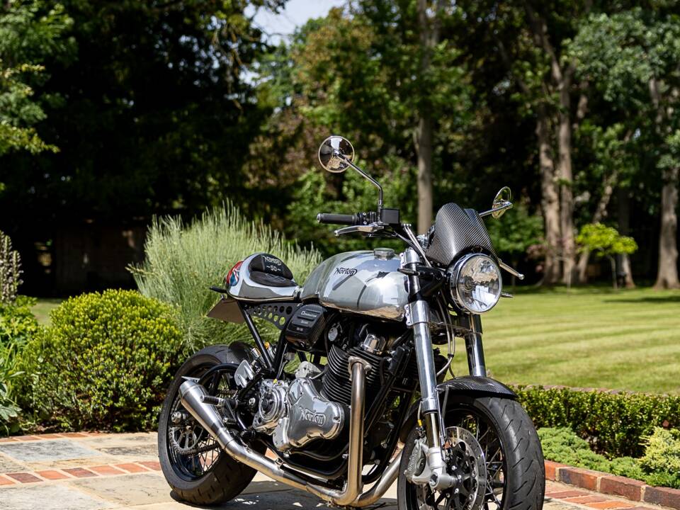 Bild 10/39 von Norton Dominator SS (2018)