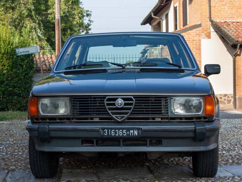 Image 2/12 de Alfa Romeo Giulietta 1.6 (1980)