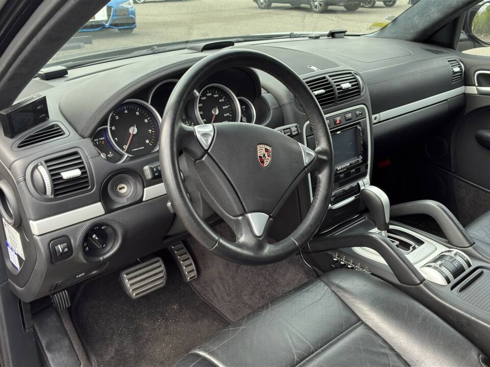 Image 12/50 of Porsche Cayenne Turbo (2007)