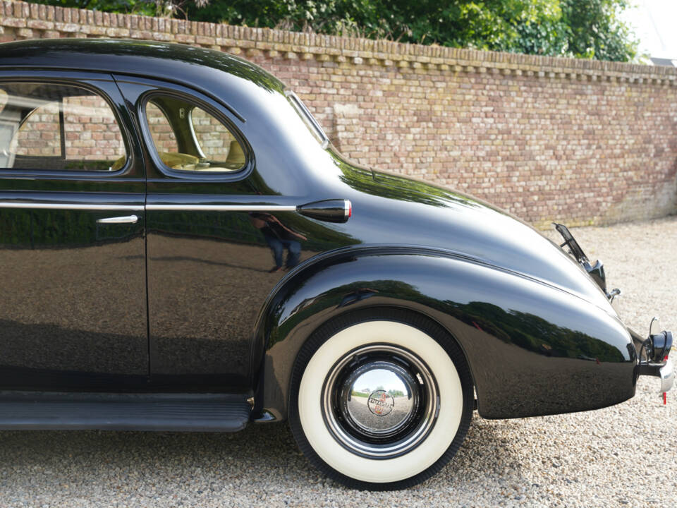 Image 12/50 of Oldsmobile F-Series Business Coupe (1938)